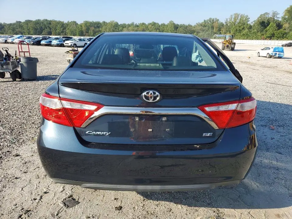 2017 TOYOTA CAMRY SE  