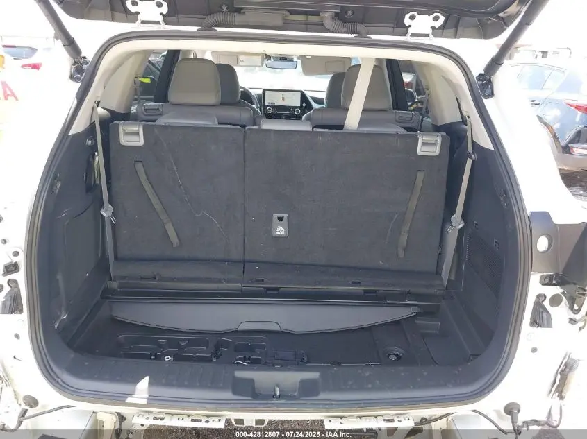 2024 TOYOTA HIGHLANDER PLATINUM