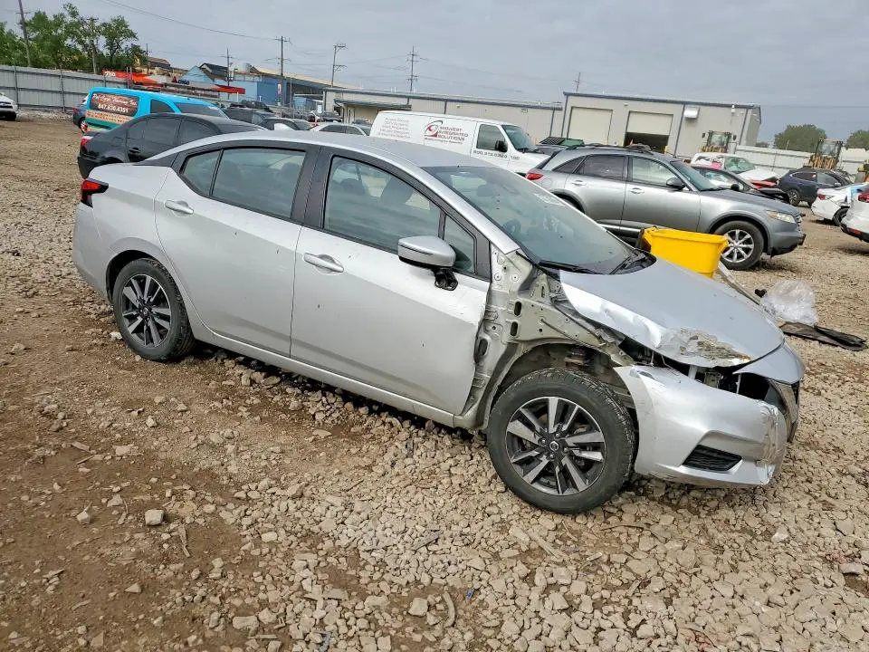 2021 NISSAN VERSA SV  