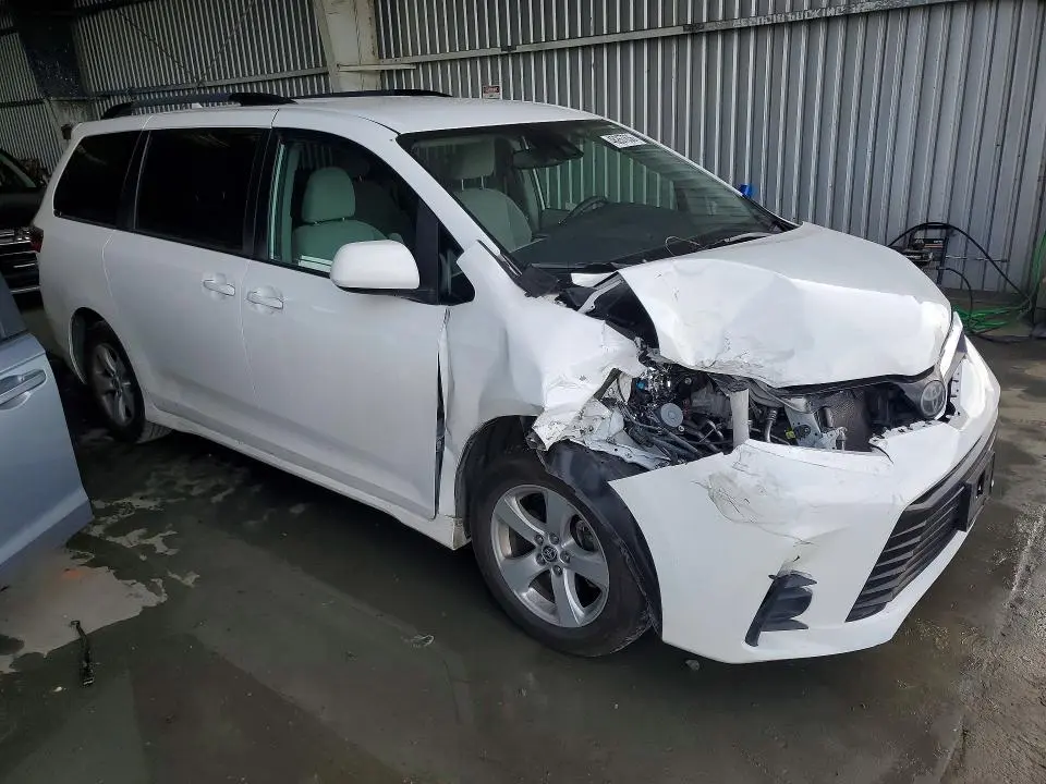 2020 TOYOTA SIENNA LE 8-PASSENGER  