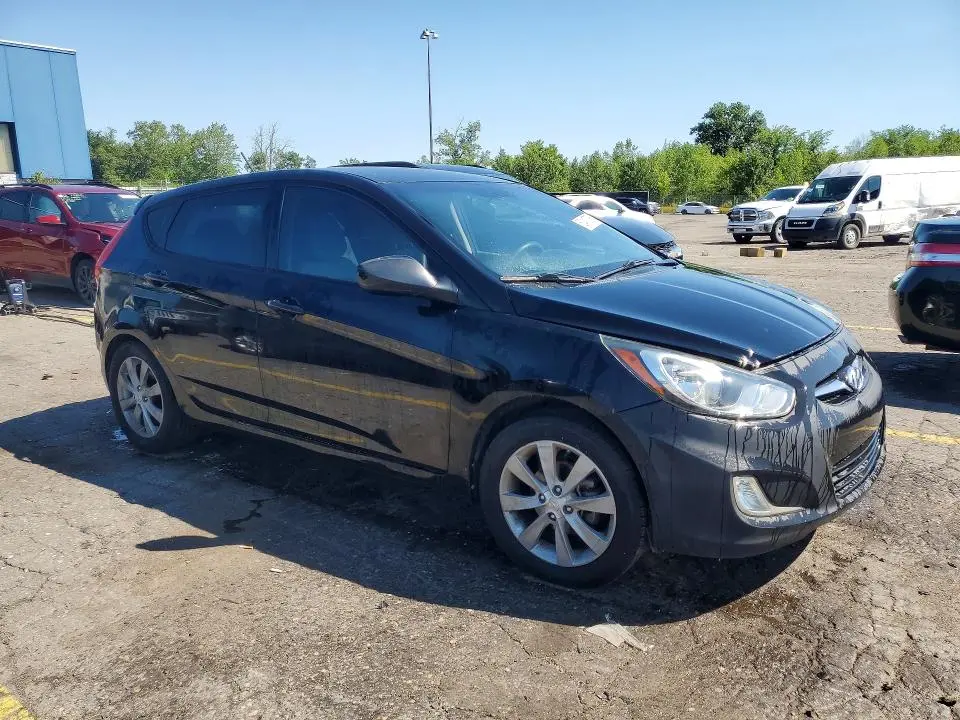 2012 HYUNDAI ACCENT SE  