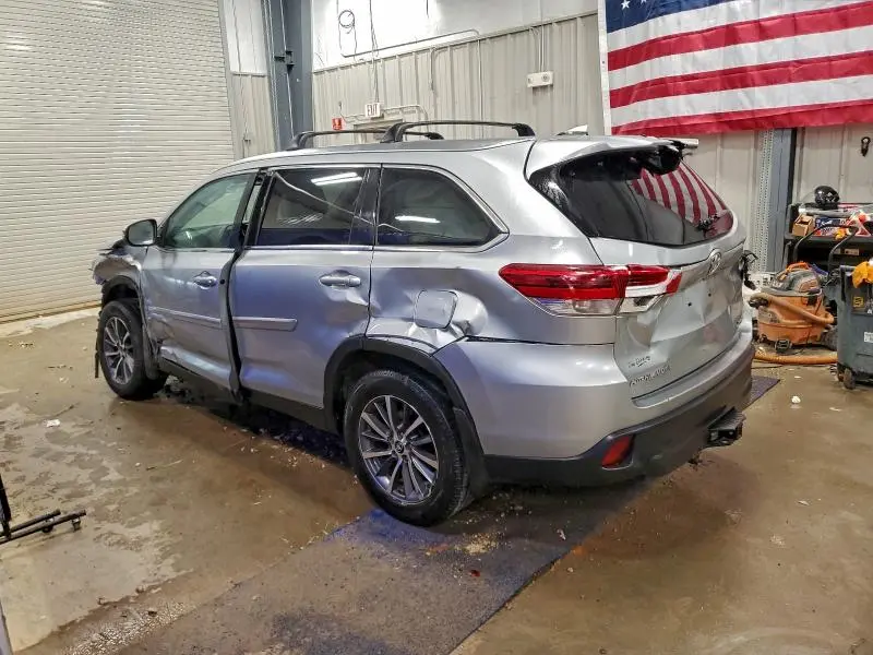 2019 TOYOTA HIGHLANDER SE  