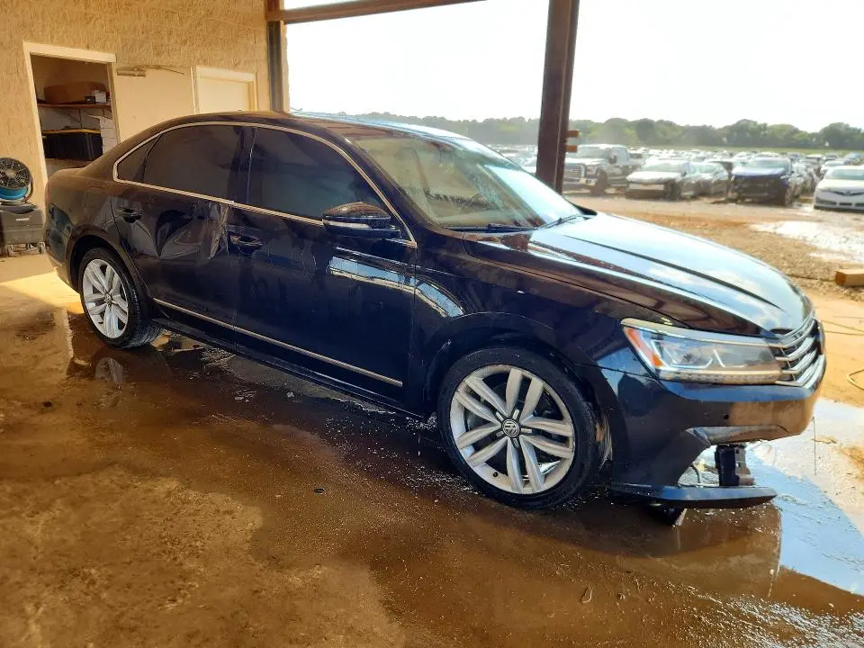 2017 VOLKSWAGEN PASSAT SE  