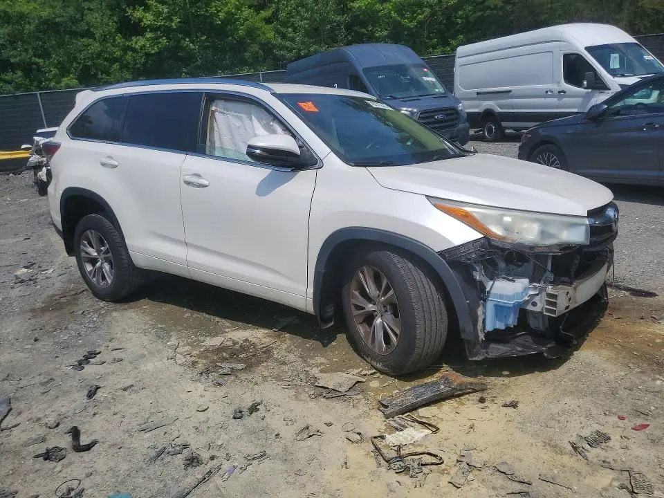 2015 TOYOTA HIGHLANDER XLE  