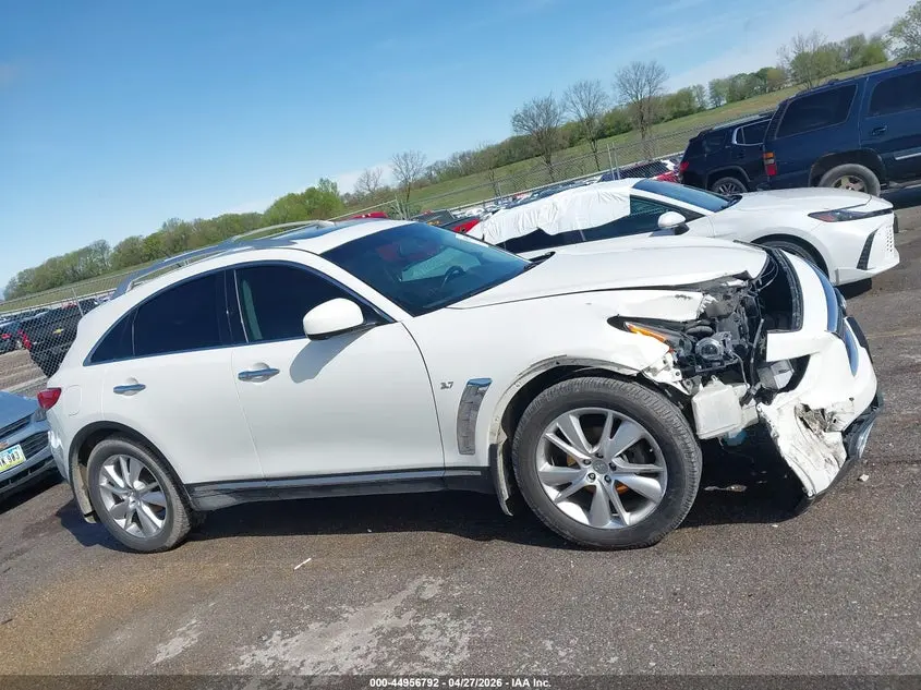 2014 INFINITI QX70  