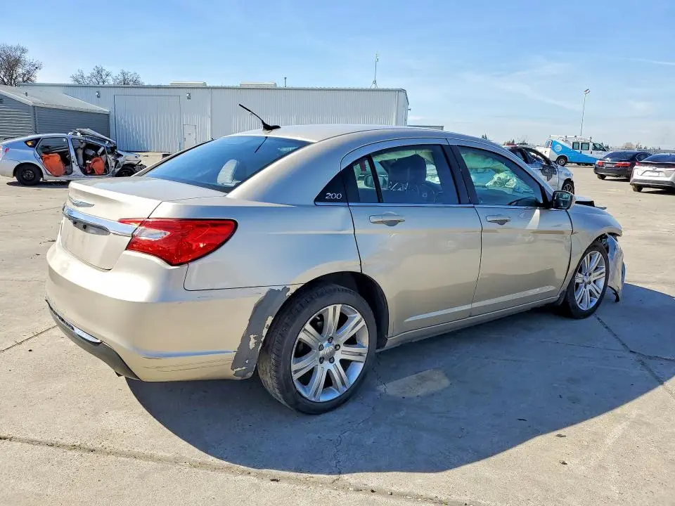 2013 CHRYSLER 200 LX  