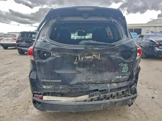 2017 TOYOTA HIGHLANDER SE  