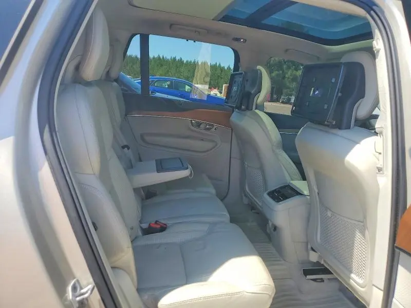 2016 VOLVO XC90 T6  
