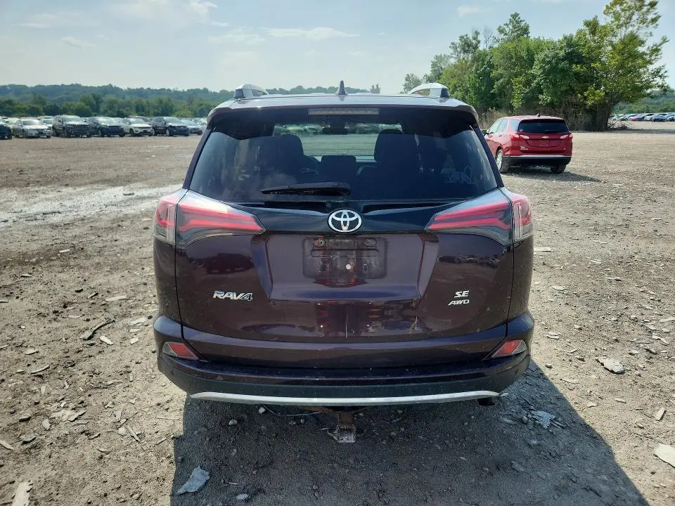 2016 TOYOTA RAV4 SE  