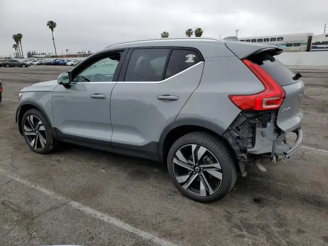 2024 VOLVO XC40 PLUS  