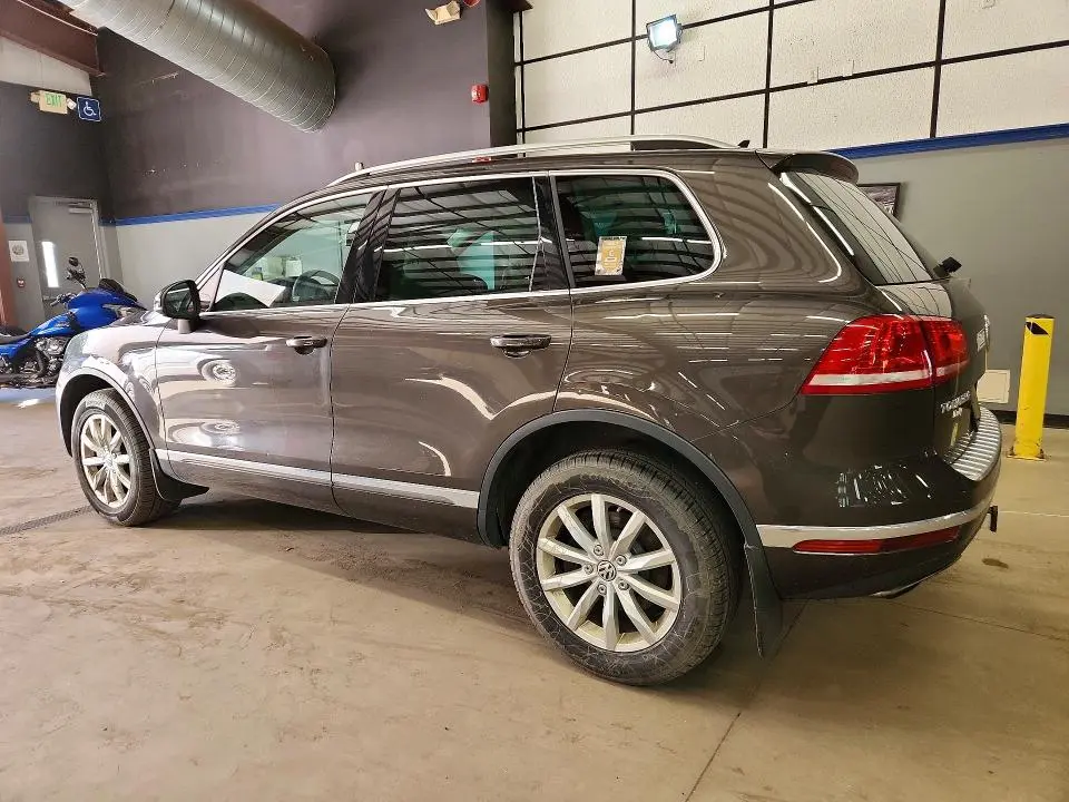 2016 VOLKSWAGEN TOUAREG SPORT  