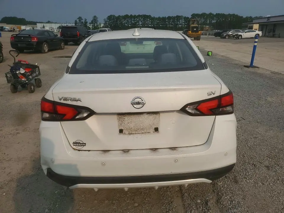 2020 NISSAN VERSA SV  