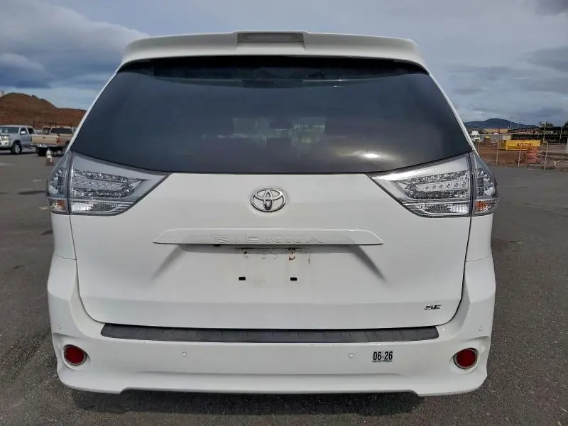 2020 TOYOTA SIENNA SE  