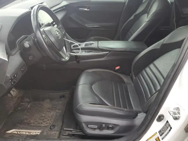 2019 TOYOTA AVALON XLE  