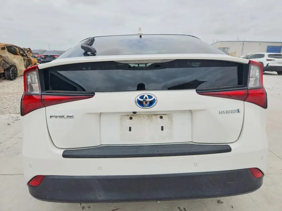 2020 TOYOTA PRIUS LE  