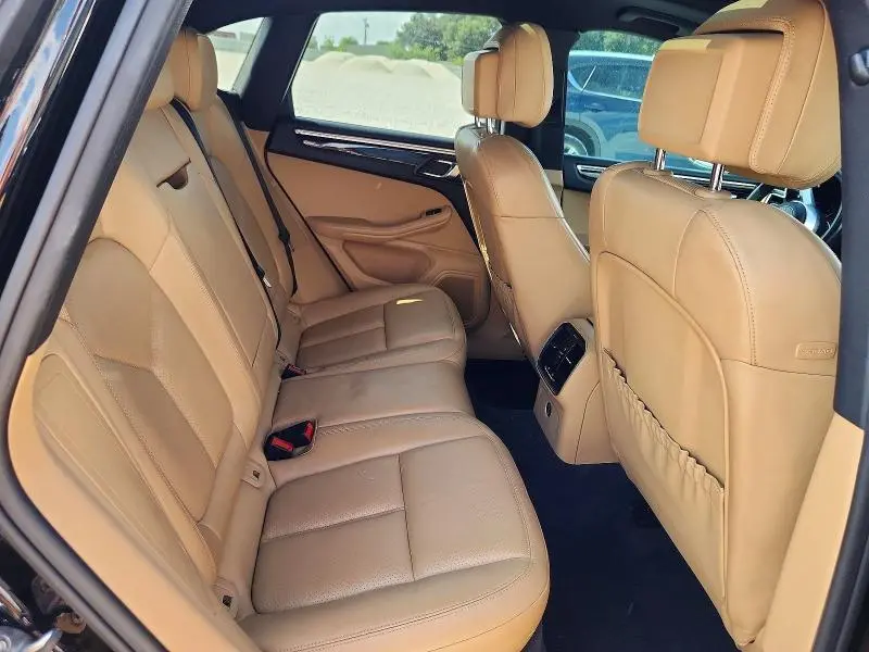 2017 PORSCHE MACAN   