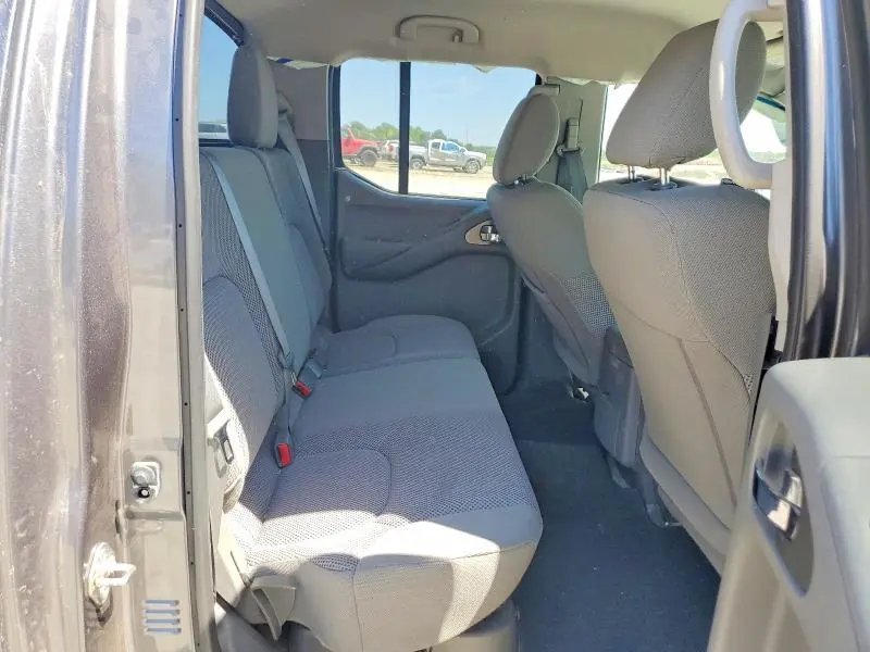 2018 NISSAN FRONTIER SV  