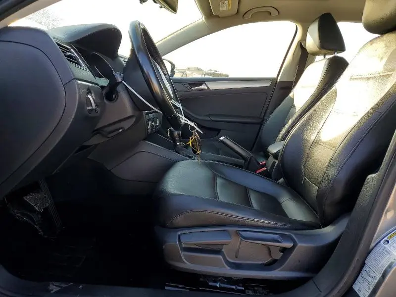 2017 VOLKSWAGEN JETTA SE  