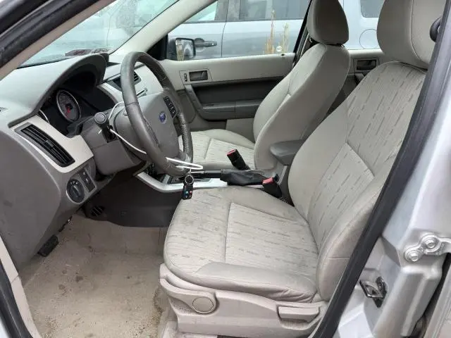 2010 FORD FOCUS SE  