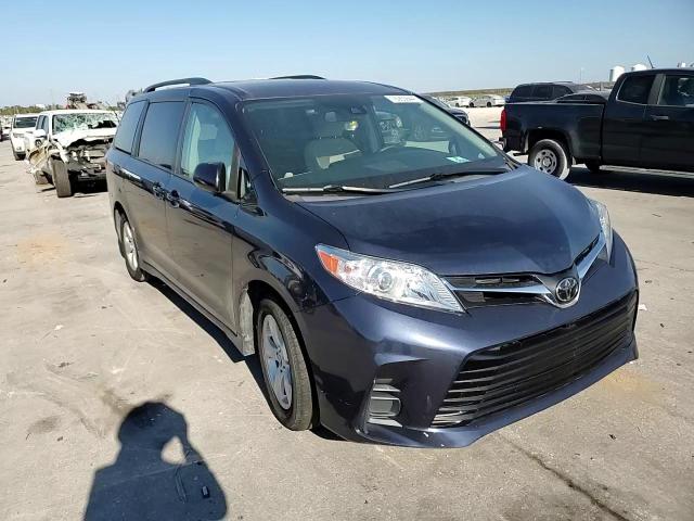 2018 TOYOTA SIENNA LE