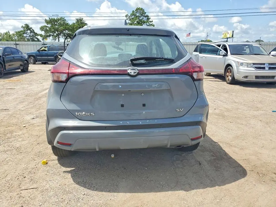 2024 NISSAN KICKS SV  