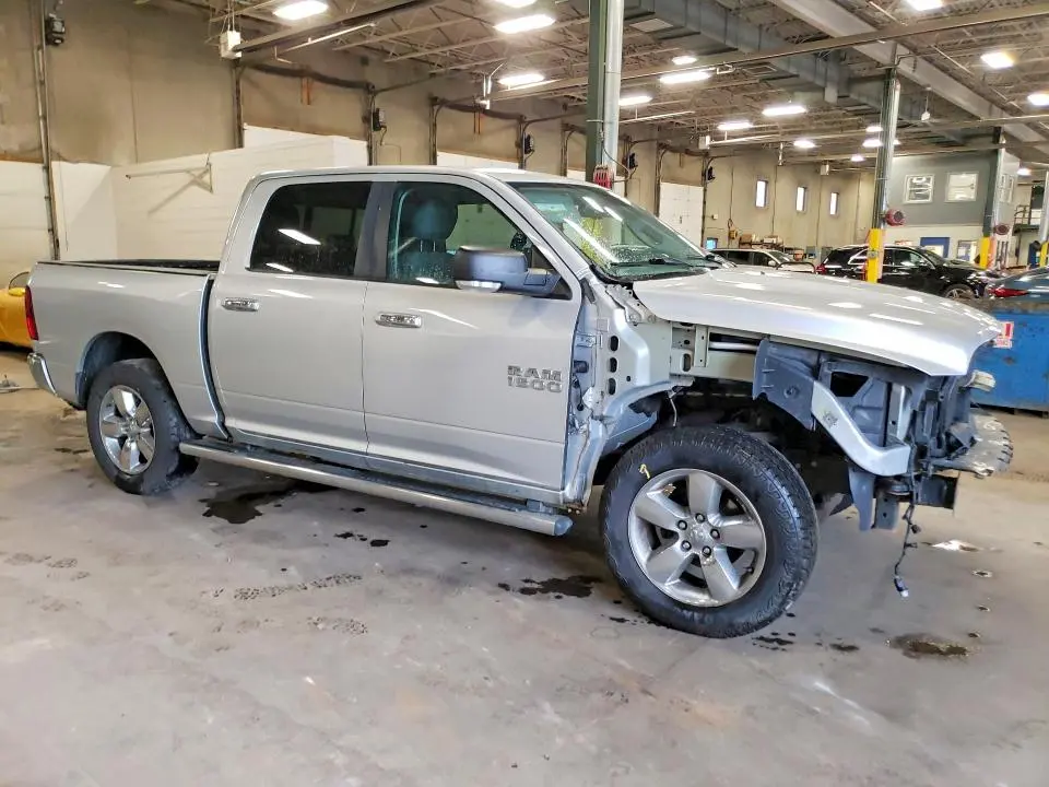 2016 RAM 1500 SLT  