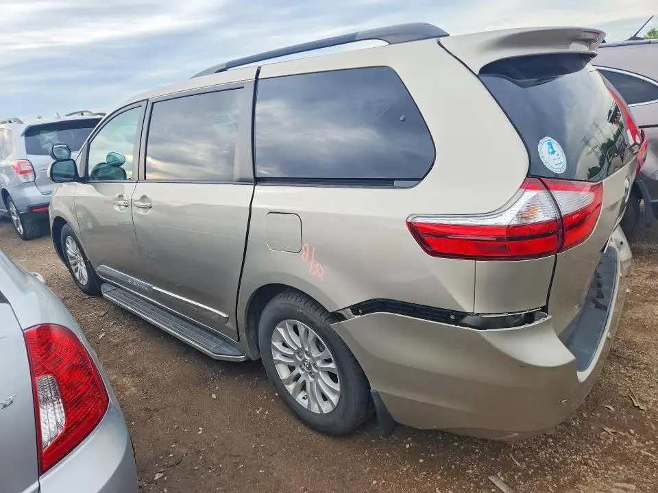 2015 TOYOTA SIENNA XLE 8-PASSENGER  