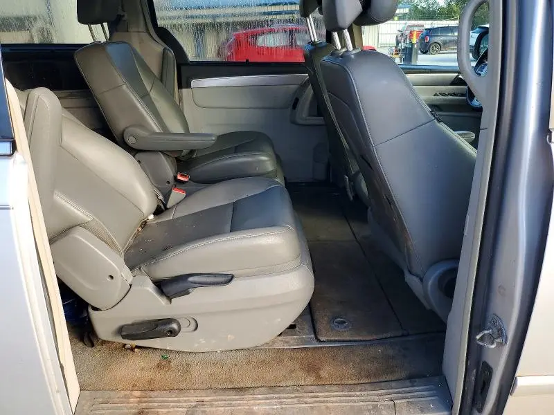 2011 VOLKSWAGEN ROUTAN SE  
