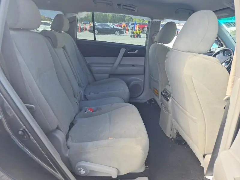 2013 TOYOTA HIGHLANDER PLUS  