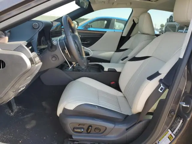 2025 LEXUS ES 300H BASE  