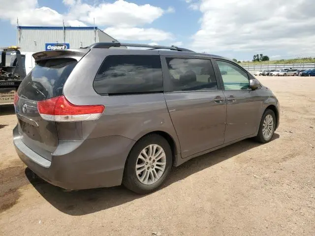 2011 TOYOTA SIENNA XLE  