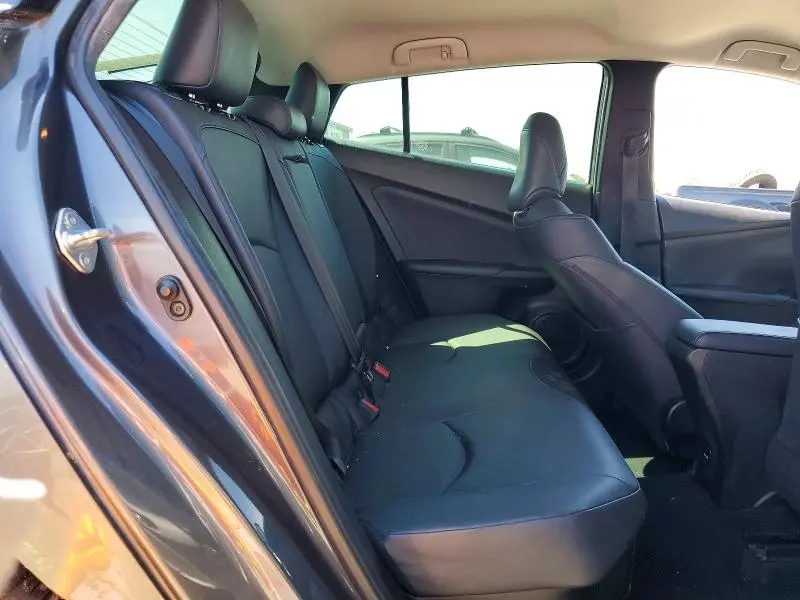 2016 TOYOTA PRIUS III  
