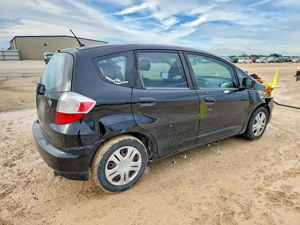 2011 HONDA FIT   