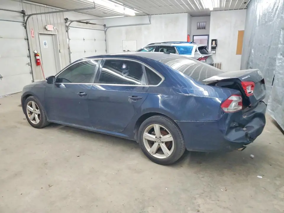 2013 VOLKSWAGEN PASSAT SE  