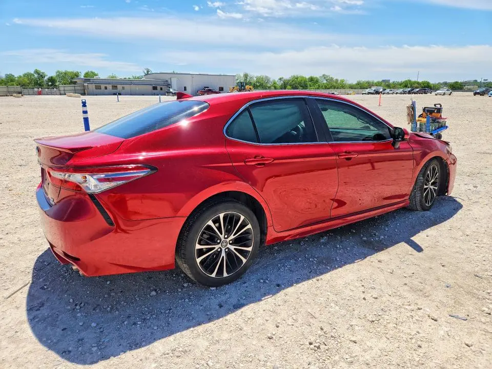 2019 TOYOTA CAMRY SE  