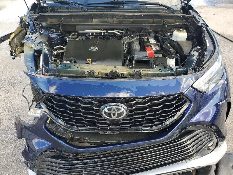 2021 TOYOTA HIGHLANDER XSE  