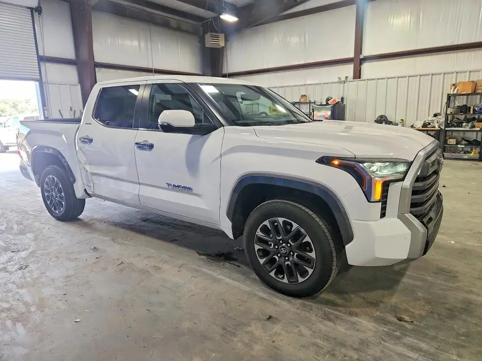 2026 TOYOTA TUNDRA CREWMAX LIMITED  