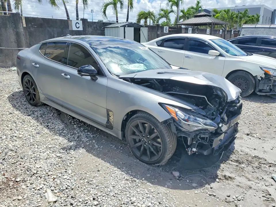 2023 KIA STINGER GT2  