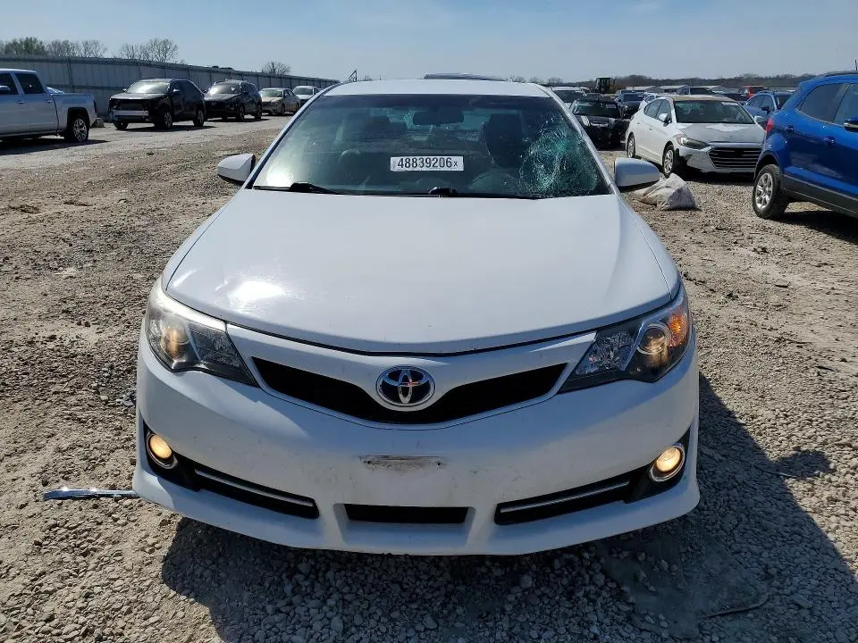 2014 TOYOTA CAMRY SE  