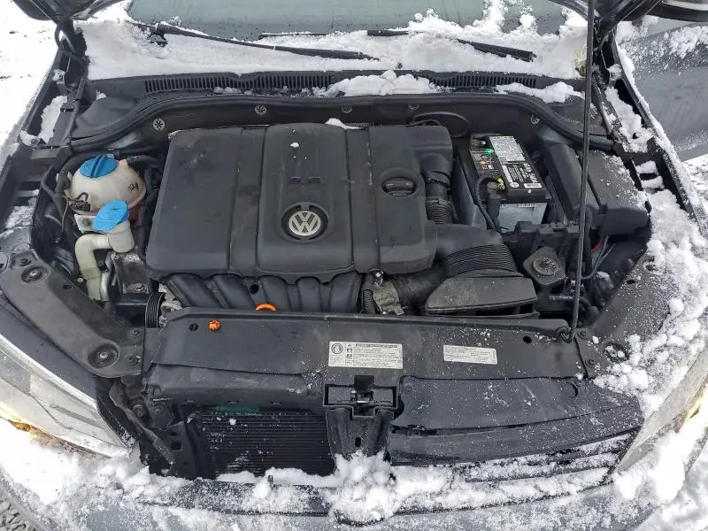 2012 VOLKSWAGEN JETTA SE  