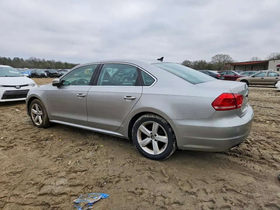 2013 VOLKSWAGEN PASSAT   