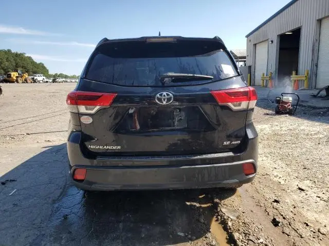 2017 TOYOTA HIGHLANDER SE  