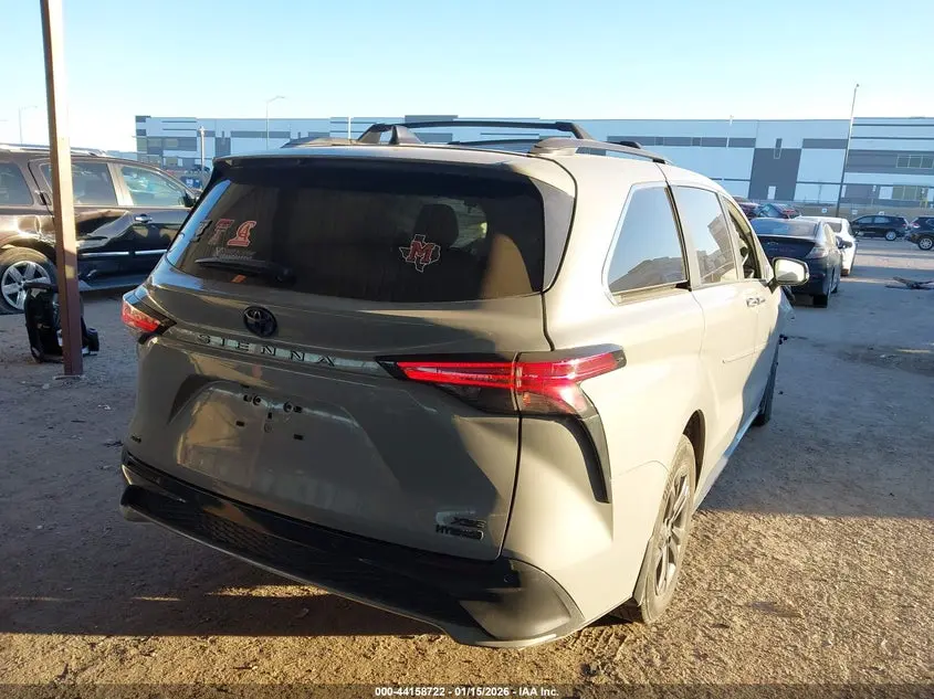 2024 TOYOTA SIENNA XSE