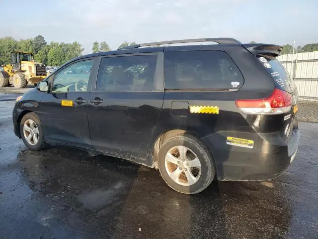 2014 TOYOTA SIENNA LE  