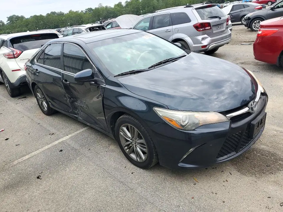 2015 TOYOTA CAMRY SE  