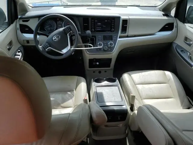 2020 TOYOTA SIENNA LE