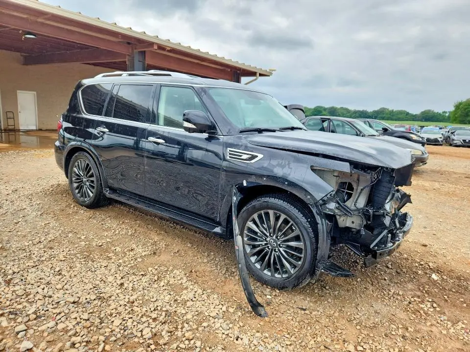 2023 INFINITI QX80 LUXE  