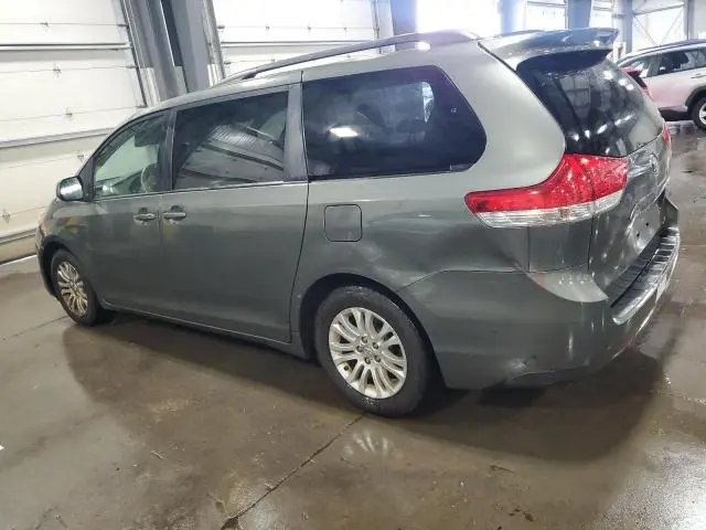 2012 TOYOTA SIENNA XLE  
