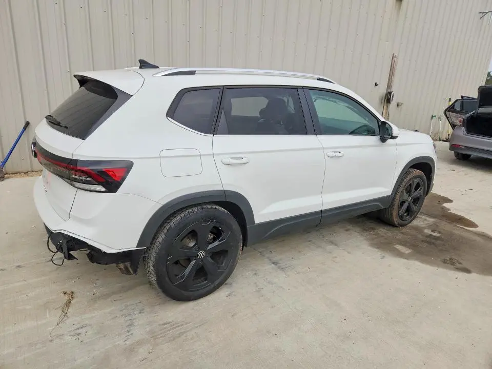 2025 VOLKSWAGEN TAOS SE  