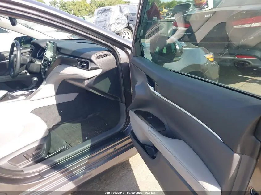 2022 TOYOTA CAMRY XLE